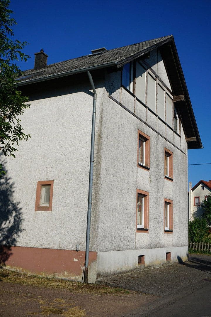Prodej domu 236 m², pozemek 3.024 m², Laufeld, Porýní-Falc Prodej domu 236 m², pozemek 3.024 m², Laufeld, Porýní-Falc