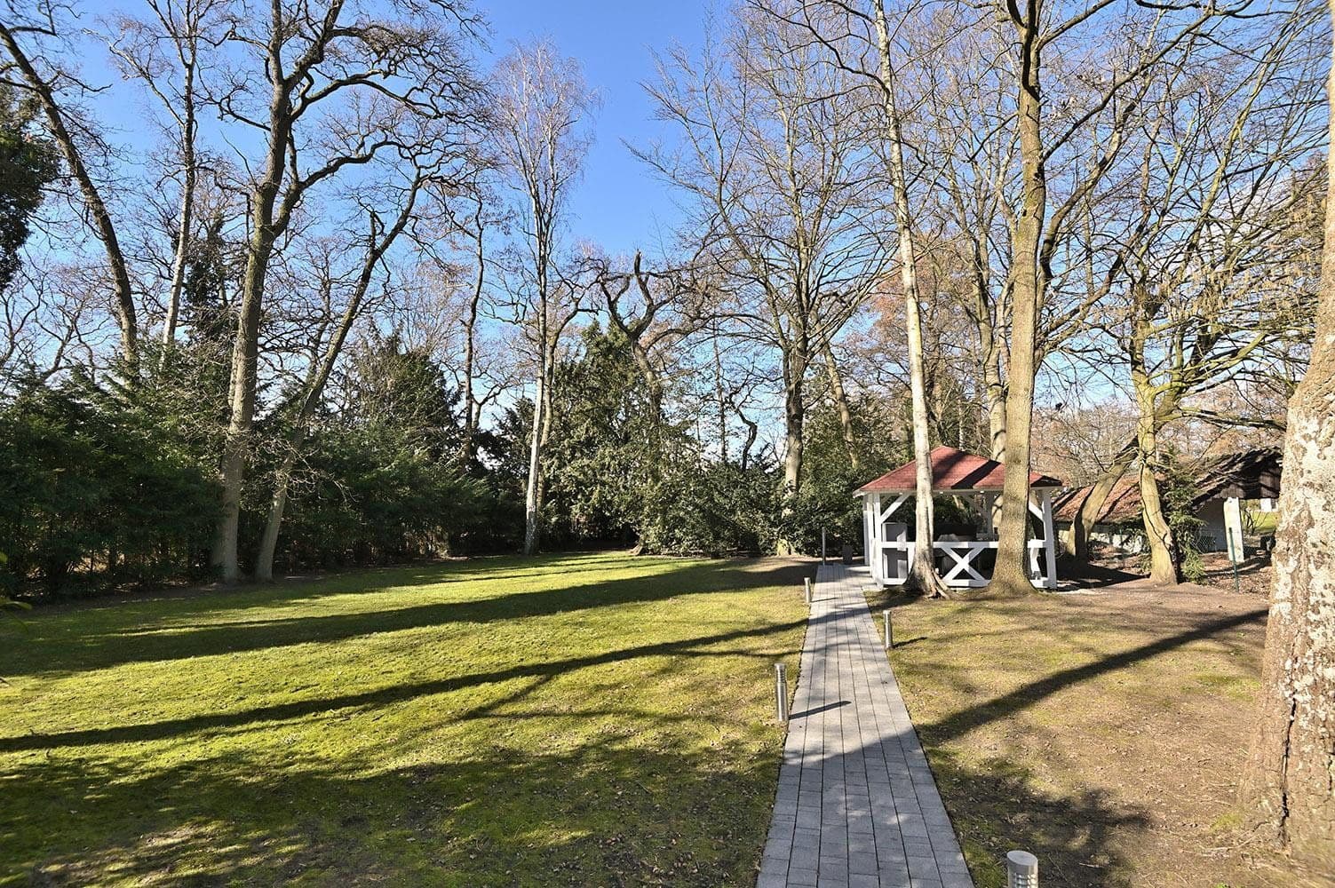 Prodej domu 300 m², pozemek 1.700 m², Im Holze 53, Bremen, Bremen Prodej domu 300 m², pozemek 1.700 m², Im Holze 53, Bremen, Bremen