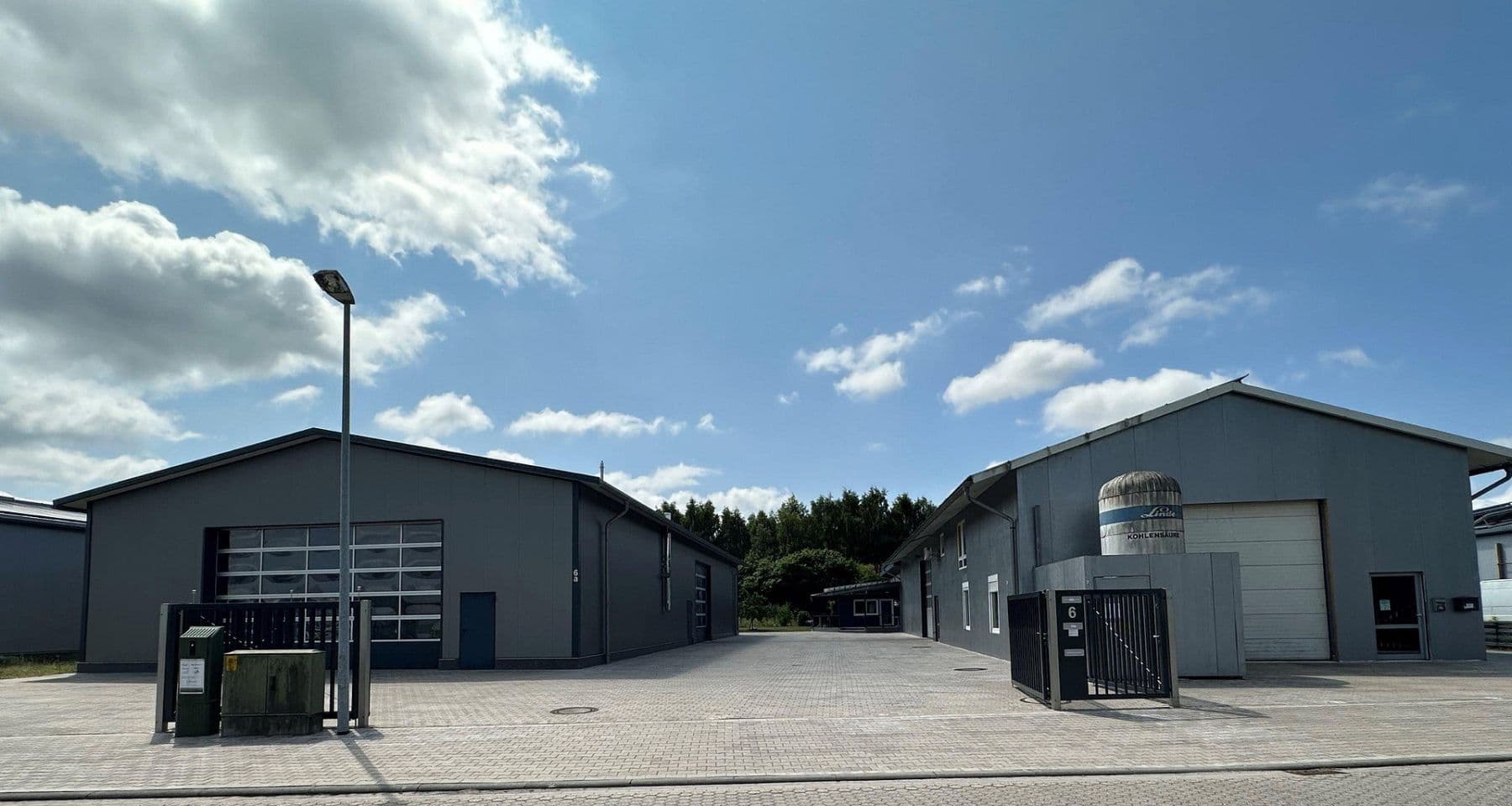 Prodej nebytového prostoru 3.125 m², Hude (Oldenburg), Dolní Sasko Prodej nebytového prostoru 3.125 m², Hude (Oldenburg), Dolní Sasko
