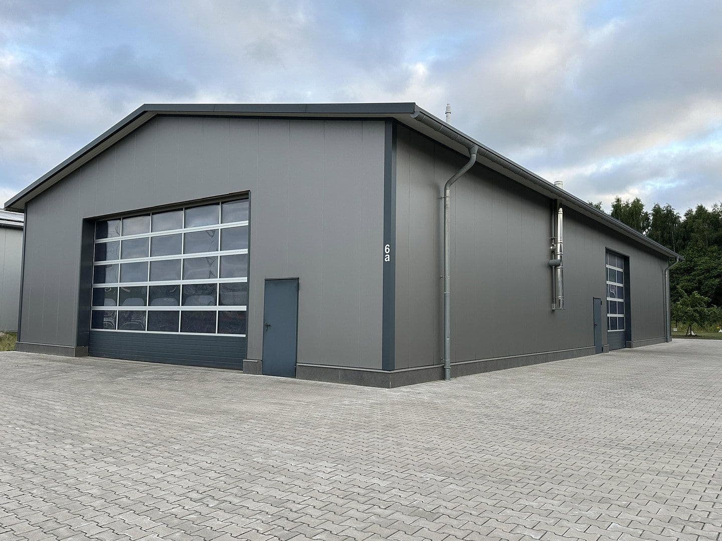 Prodej nebytového prostoru 3.125 m², Hude (Oldenburg), Dolní Sasko Prodej nebytového prostoru 3.125 m², Hude (Oldenburg), Dolní Sasko