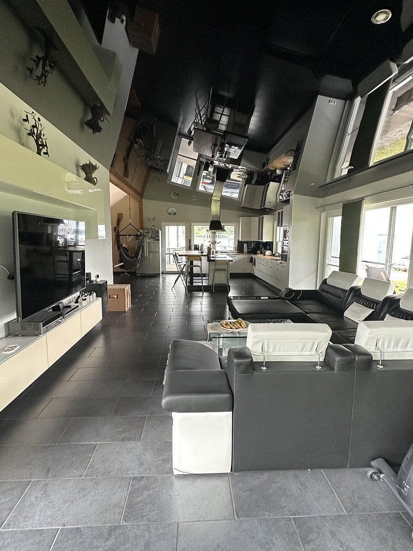 Prodej nebytového prostoru 3.125 m², Hude (Oldenburg), Dolní Sasko Prodej nebytového prostoru 3.125 m², Hude (Oldenburg), Dolní Sasko