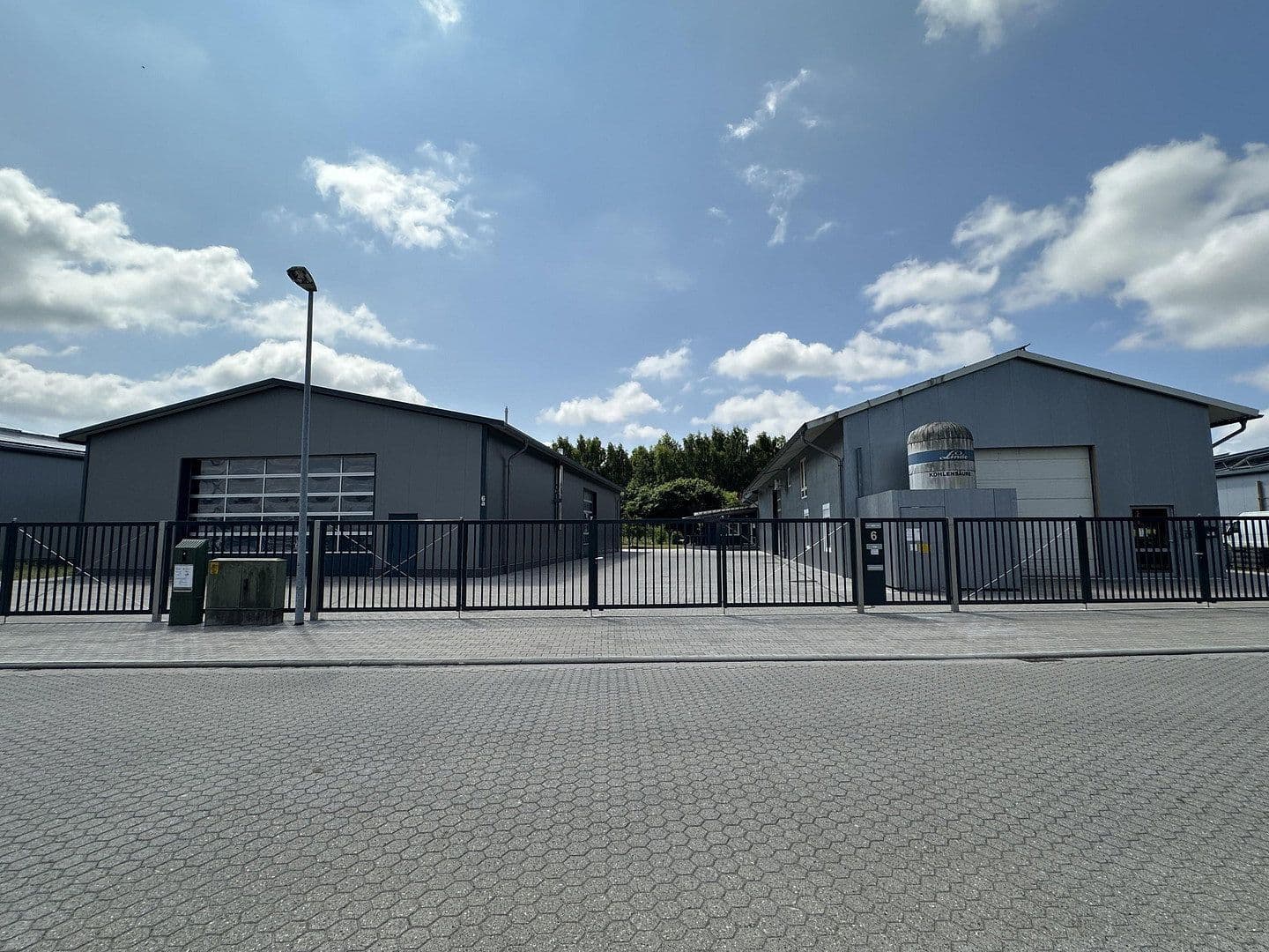 Prodej nebytového prostoru 3.125 m², Hude (Oldenburg), Dolní Sasko Prodej nebytového prostoru 3.125 m², Hude (Oldenburg), Dolní Sasko
