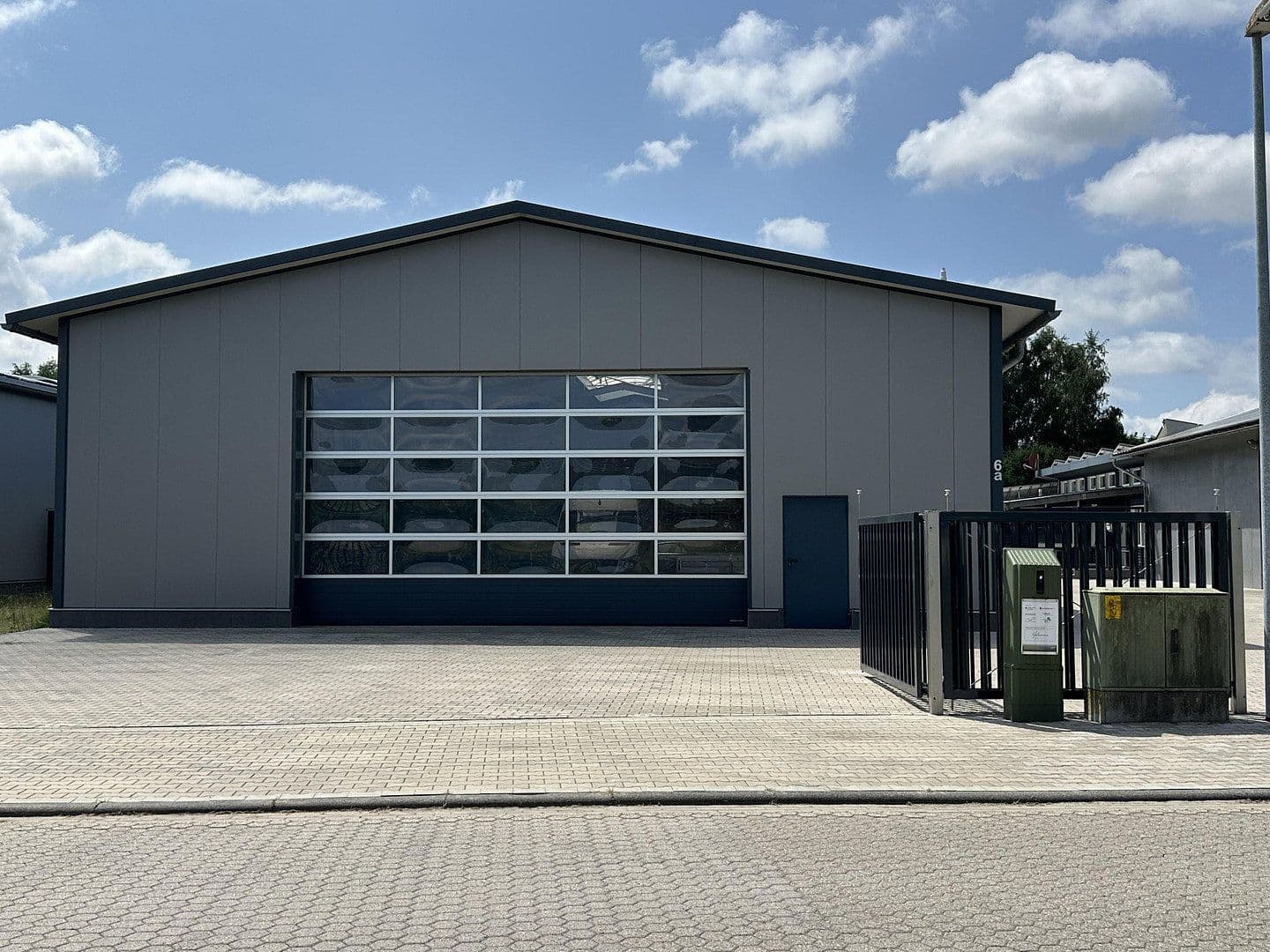 Prodej nebytového prostoru 3.125 m², Hude (Oldenburg), Dolní Sasko Prodej nebytového prostoru 3.125 m², Hude (Oldenburg), Dolní Sasko