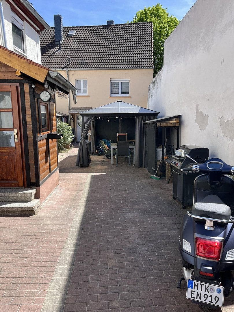 Prodej domu 146 m², pozemek 198 m², Flörsheim, Hessen Prodej domu 146 m², pozemek 198 m², Flörsheim, Hessen