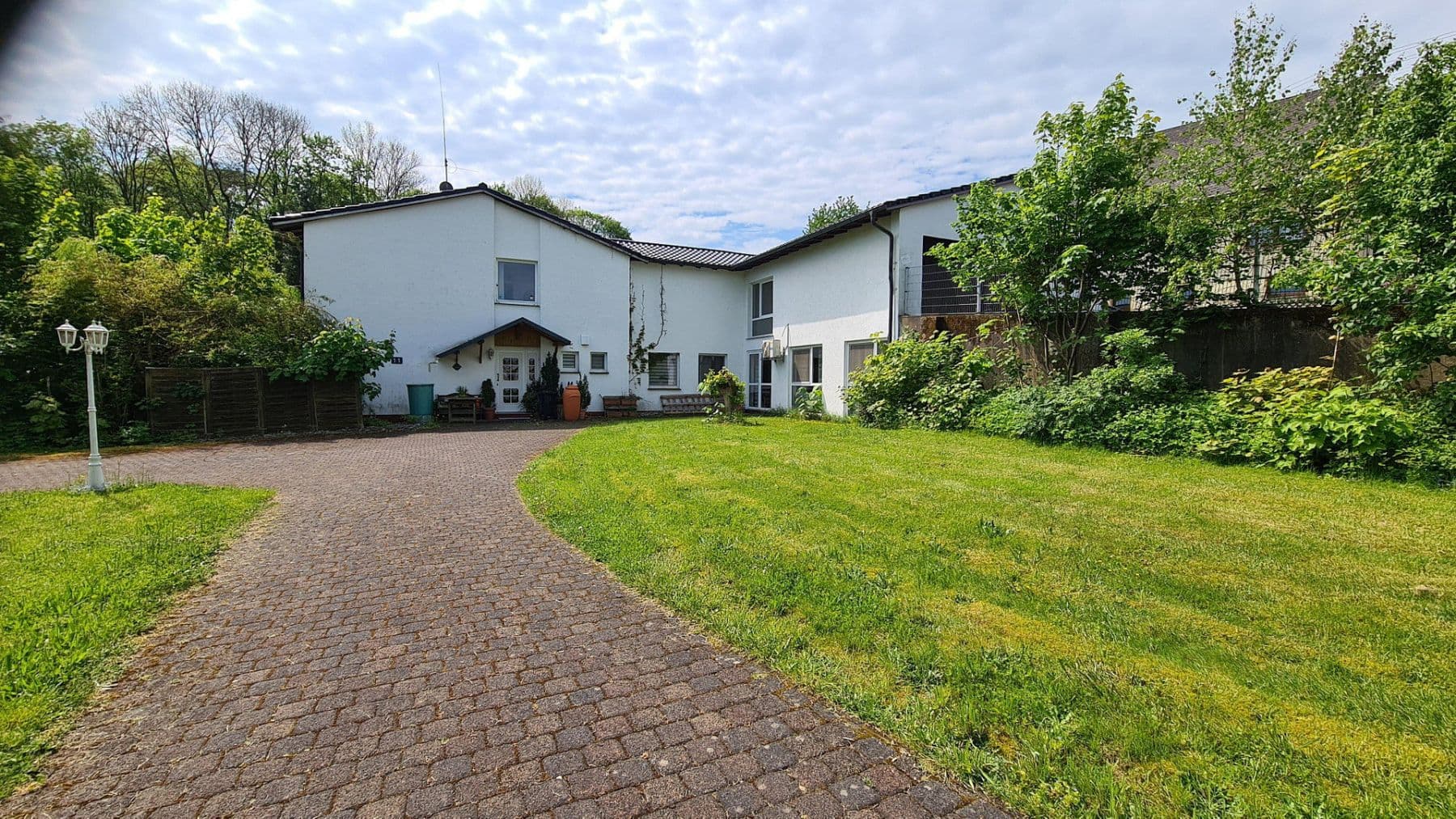 Prodej domu 450 m², pozemek 5.100 m², Weitefeld, Porýní-Falc Prodej domu 450 m², pozemek 5.100 m², Weitefeld, Porýní-Falc