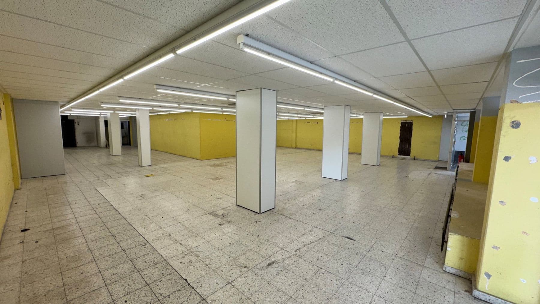 Pronájem nebytového prostoru 287 m², Ehrenfeld Stadtbezirk 4, Bergisch Gladbach, Severní Porýní-Vestfálsko Pronájem nebytového prostoru 287 m², Ehrenfeld Stadtbezirk 4, Bergisch Gladbach, Severní Porýní-Vestfálsko