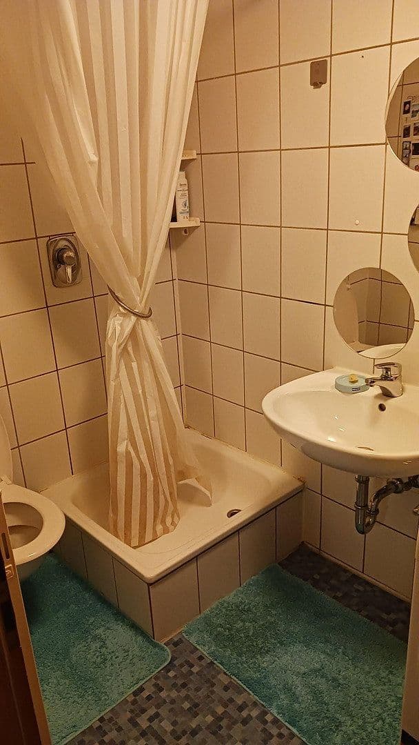 Prodej domu 178 m², pozemek 245 m², Feuchtstraße 2, Frickenhausen, Bádensko-Württembersko Prodej domu 178 m², pozemek 245 m², Feuchtstraße 2, Frickenhausen, Bádensko-Württembersko