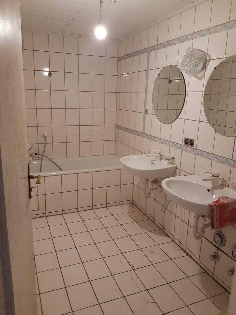 Prodej domu 178 m², pozemek 245 m², Feuchtstraße 2, Frickenhausen, Bádensko-Württembersko Prodej domu 178 m², pozemek 245 m², Feuchtstraße 2, Frickenhausen, Bádensko-Württembersko