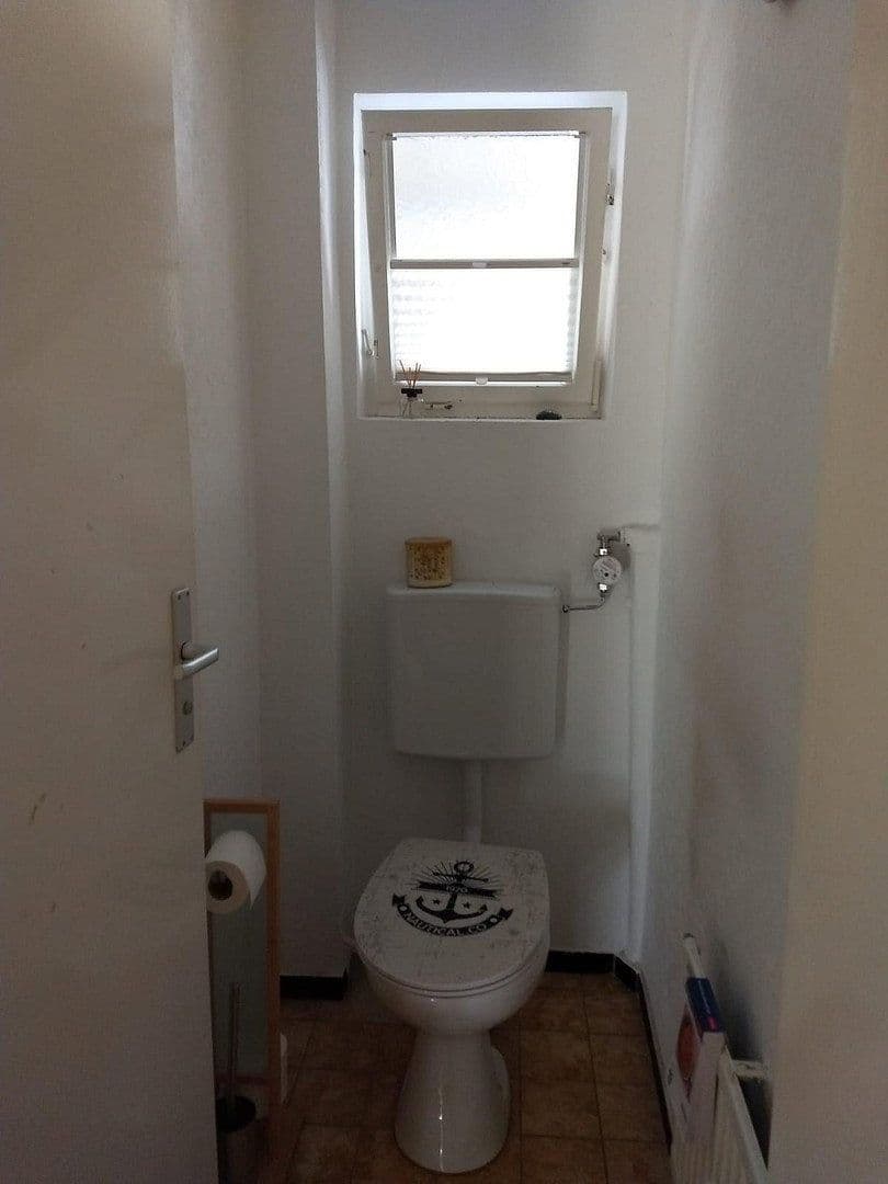 Prodej domu 178 m², pozemek 245 m², Feuchtstraße 2, Frickenhausen, Bádensko-Württembersko Prodej domu 178 m², pozemek 245 m², Feuchtstraße 2, Frickenhausen, Bádensko-Württembersko