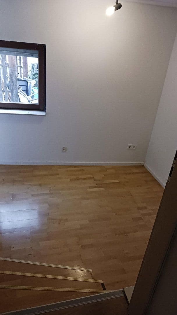 Prodej domu 178 m², pozemek 245 m², Feuchtstraße 2, Frickenhausen, Bádensko-Württembersko Prodej domu 178 m², pozemek 245 m², Feuchtstraße 2, Frickenhausen, Bádensko-Württembersko