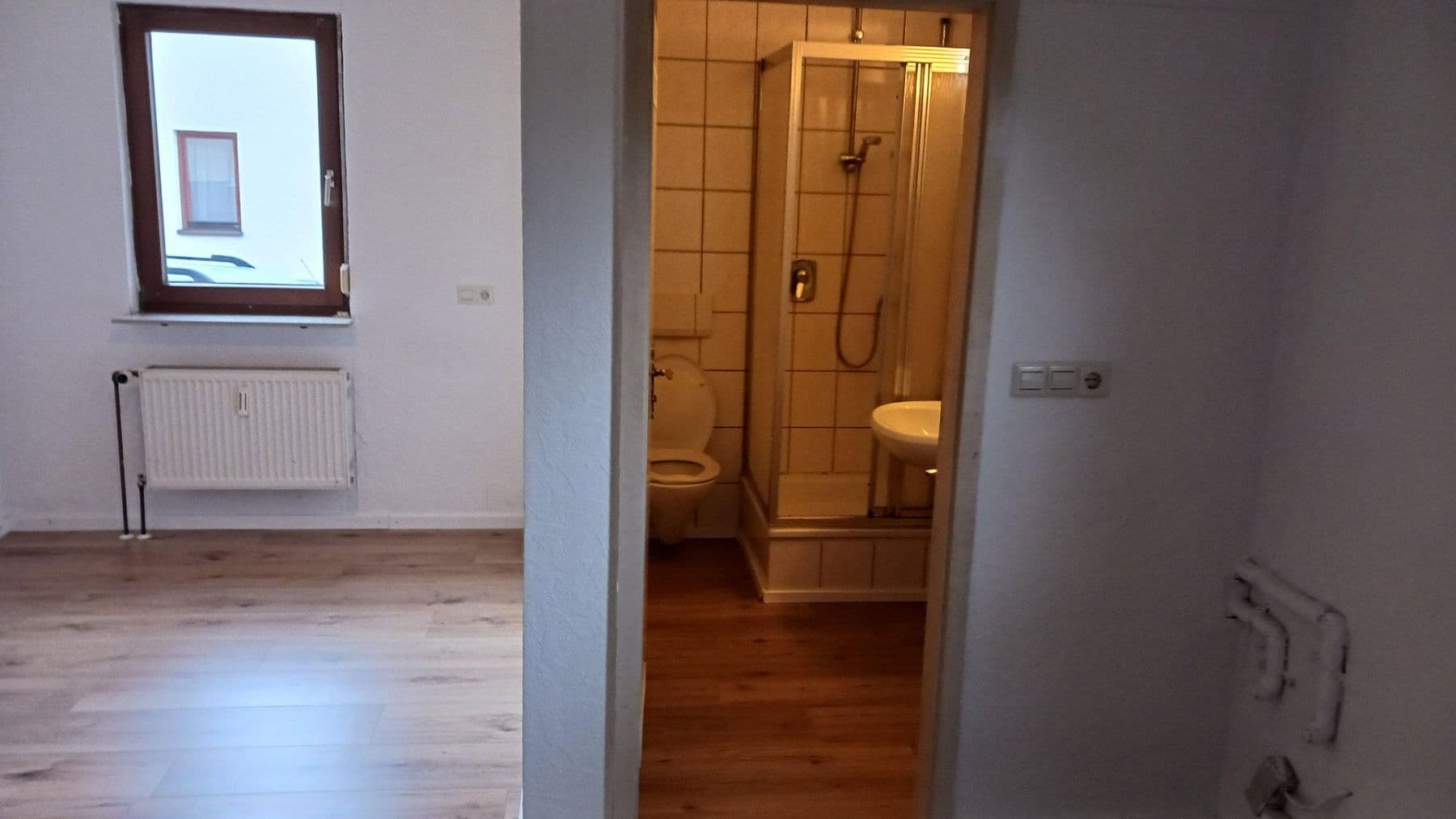Prodej domu 178 m², pozemek 245 m², Feuchtstraße 2, Frickenhausen, Bádensko-Württembersko Prodej domu 178 m², pozemek 245 m², Feuchtstraße 2, Frickenhausen, Bádensko-Württembersko