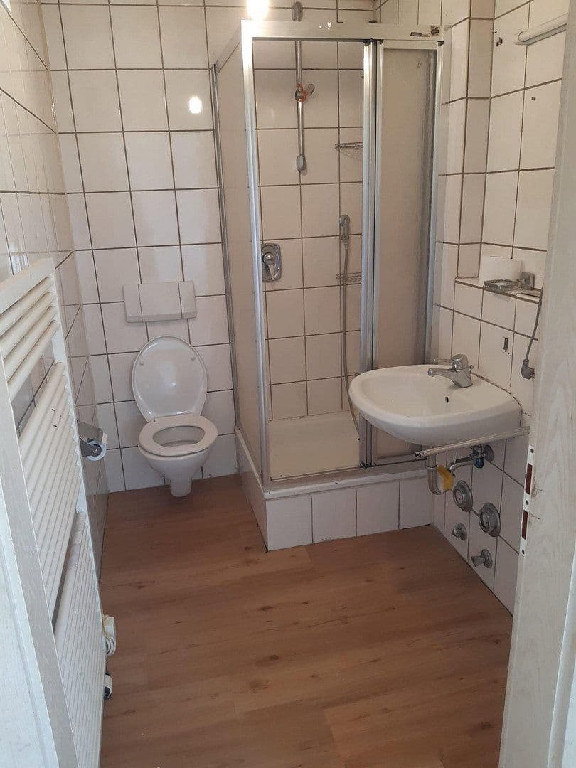 Prodej domu 178 m², pozemek 245 m², Feuchtstraße 2, Frickenhausen, Bádensko-Württembersko Prodej domu 178 m², pozemek 245 m², Feuchtstraße 2, Frickenhausen, Bádensko-Württembersko