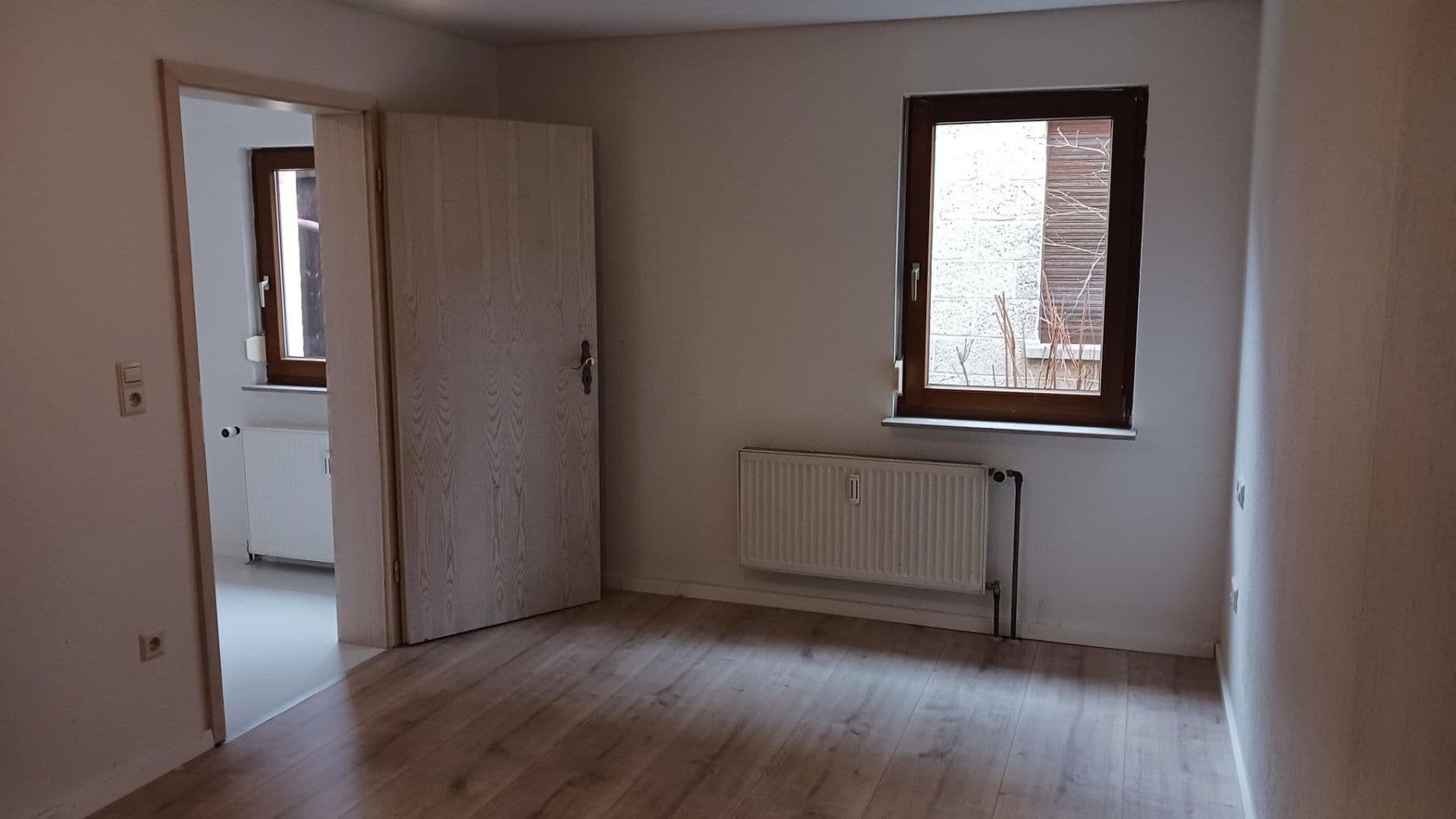 Prodej domu 178 m², pozemek 245 m², Feuchtstraße 2, Frickenhausen, Bádensko-Württembersko Prodej domu 178 m², pozemek 245 m², Feuchtstraße 2, Frickenhausen, Bádensko-Württembersko