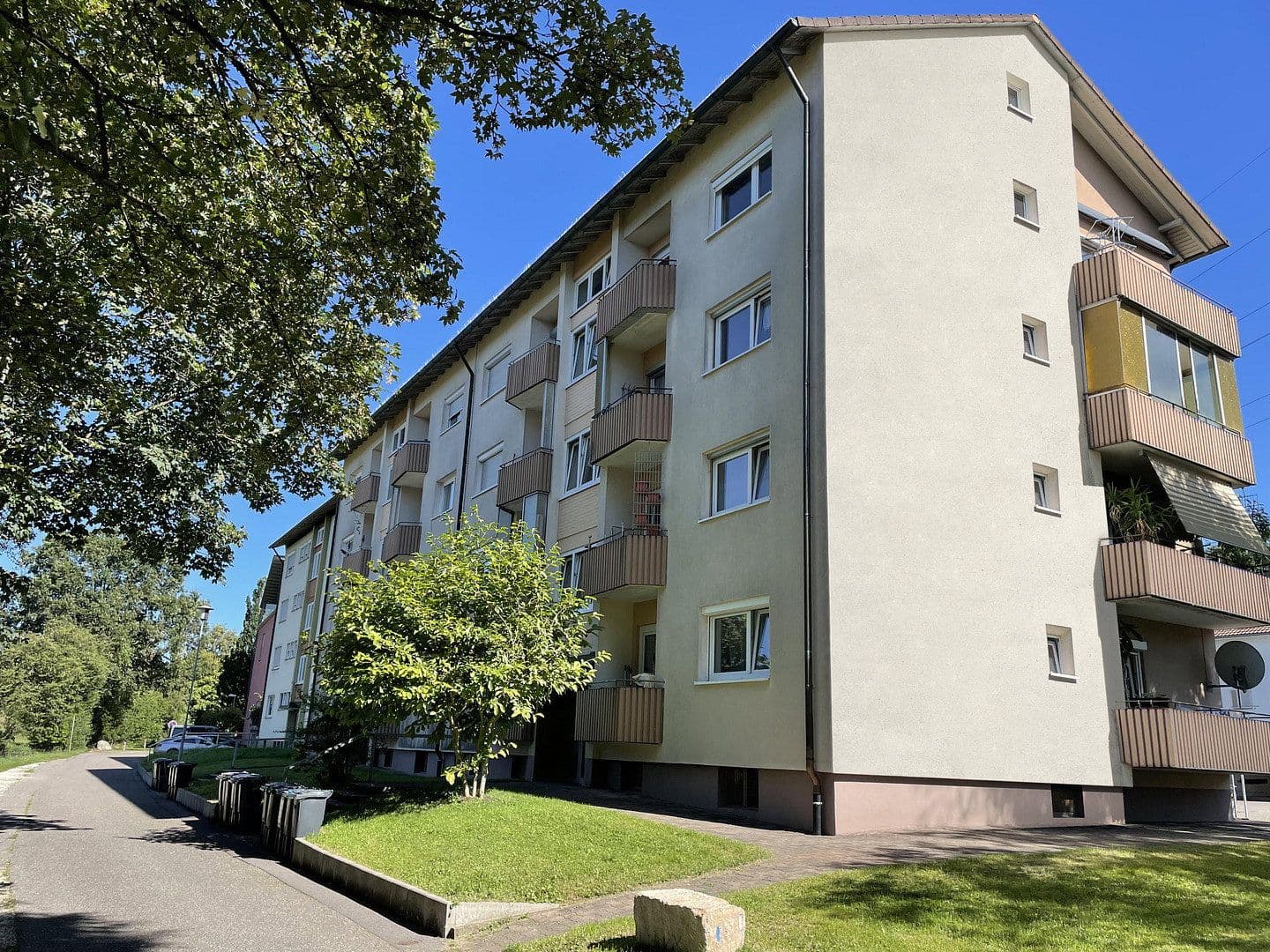 Pronájem bytu 3+1 64 m², Hugenmattweg 14, Lörrach, Bádensko-Württembersko Pronájem bytu 3+1 64 m², Hugenmattweg 14, Lörrach, Bádensko-Württembersko