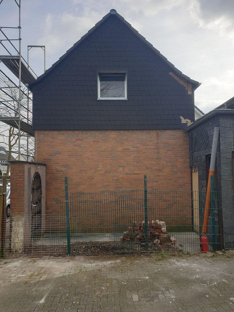 Prodej domu 100 m², pozemek 80 m², Langenfeld (Rheinland), Severní Porýní-Vestfálsko Prodej domu 100 m², pozemek 80 m², Langenfeld (Rheinland), Severní Porýní-Vestfálsko