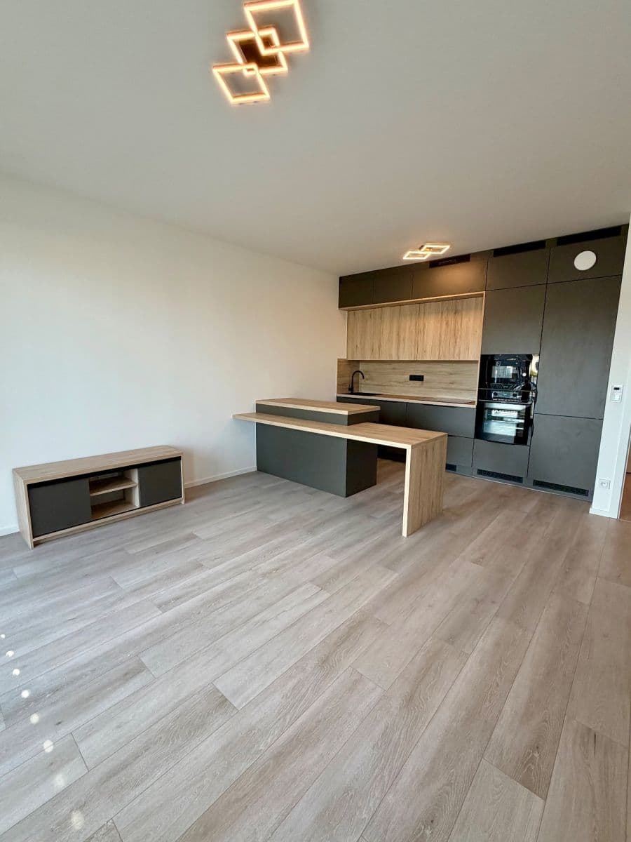 Pronájem bytu 2+kk 62 m², U Engerthu, Kladno, Středočeský kraj Pronájem bytu 2+kk 62 m², U Engerthu, Kladno, Středočeský kraj