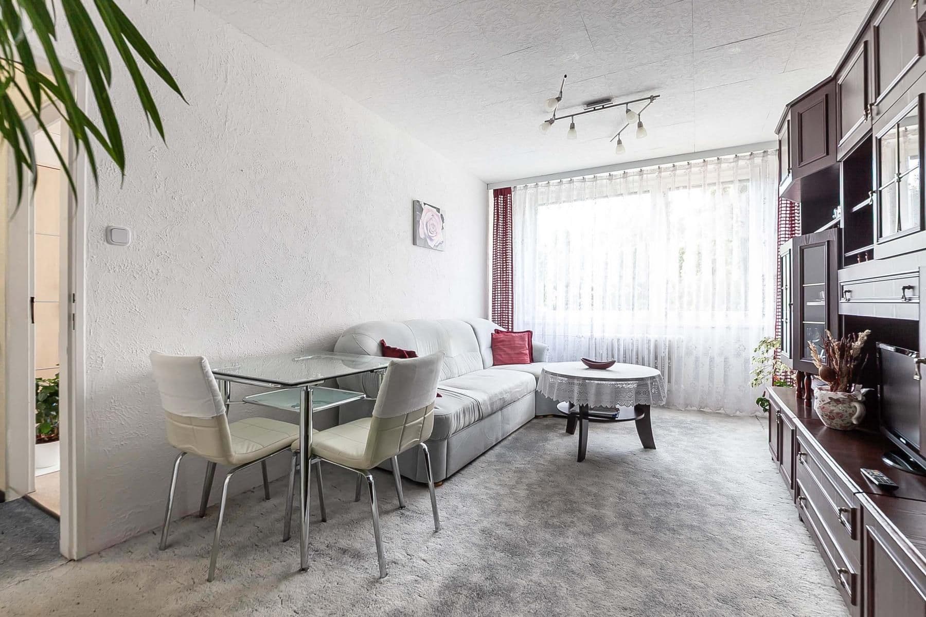 Prodej bytu 2+kk 42 m², Školská, Hostivice, Středočeský kraj Prodej bytu 2+kk 42 m², Školská, Hostivice, Středočeský kraj