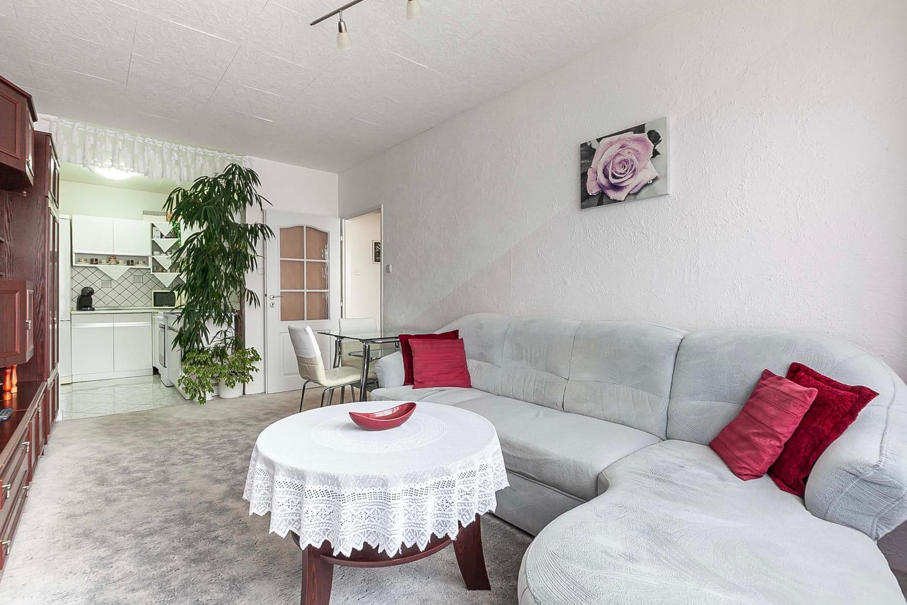 Prodej bytu 2+kk 42 m², Školská, Hostivice, Středočeský kraj Prodej bytu 2+kk 42 m², Školská, Hostivice, Středočeský kraj
