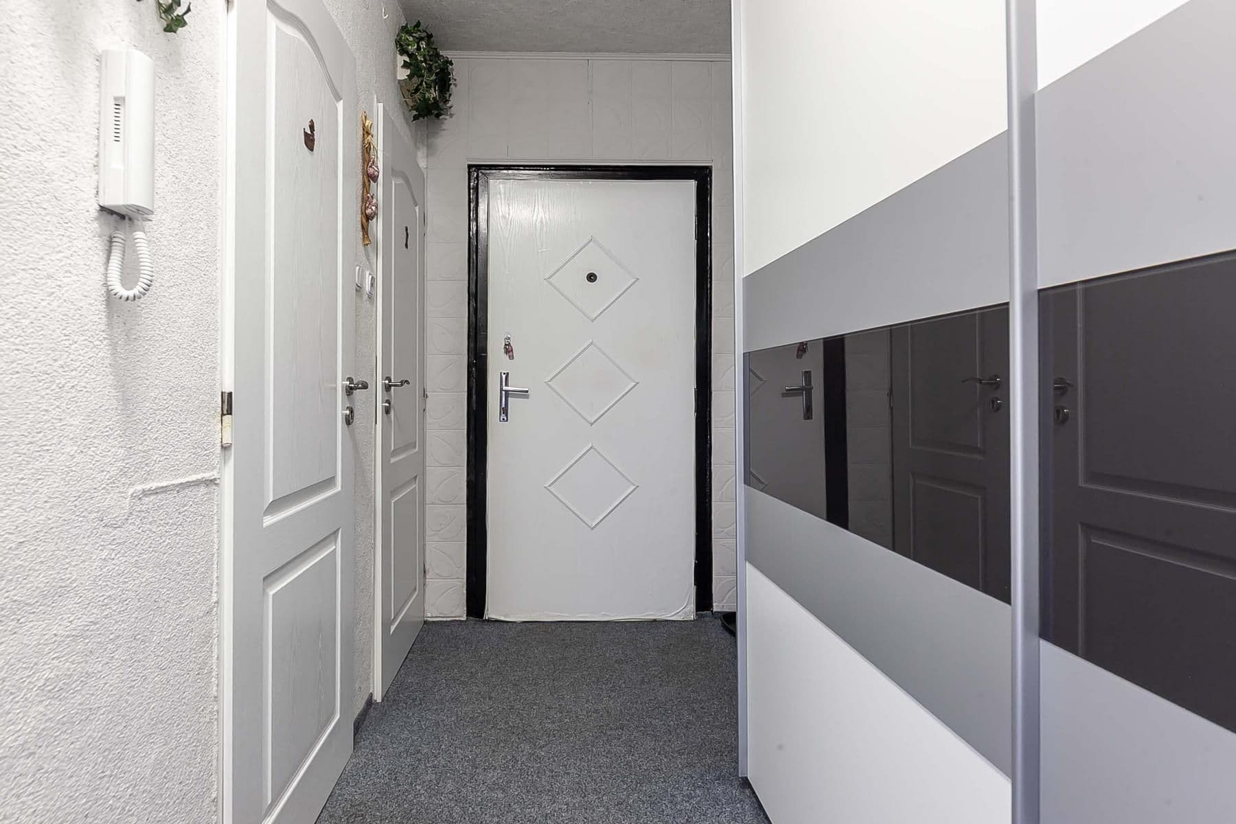Prodej bytu 2+kk 42 m², Školská, Hostivice, Středočeský kraj Prodej bytu 2+kk 42 m², Školská, Hostivice, Středočeský kraj