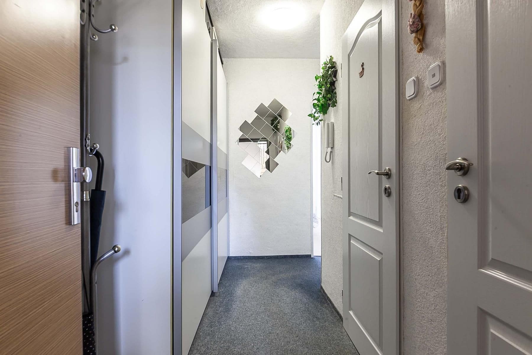 Prodej bytu 2+kk 42 m², Školská, Hostivice, Středočeský kraj Prodej bytu 2+kk 42 m², Školská, Hostivice, Středočeský kraj