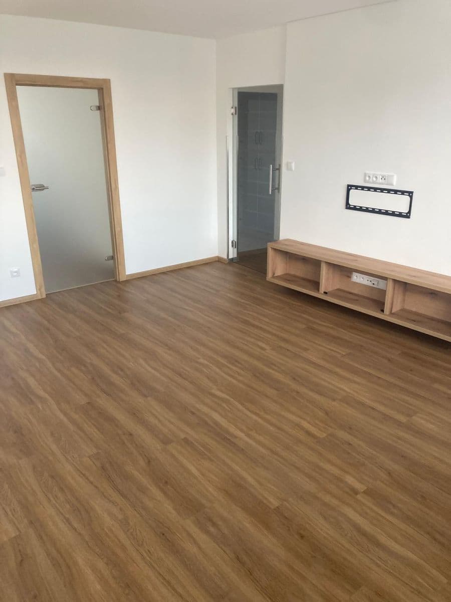 Pronájem bytu 3+1 71 m², Černá, Opava, Moravskoslezský kraj Pronájem bytu 3+1 71 m², Černá, Opava, Moravskoslezský kraj