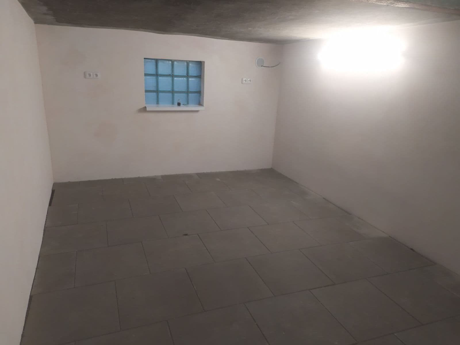 Prodej garáže 23 m², Benešov, Středočeský kraj Prodej garáže 23 m², Benešov, Středočeský kraj