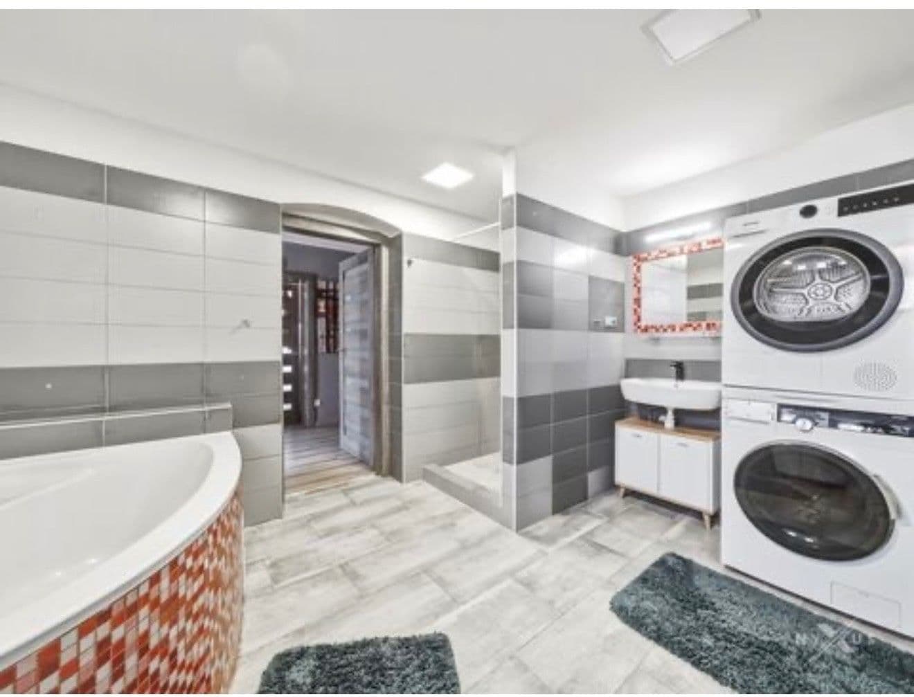 Prodej domu 400 m², pozemek 611 m², Spojovací, Ronov nad Doubravou, Pardubický kraj Prodej domu 400 m², pozemek 611 m², Spojovací, Ronov nad Doubravou, Pardubický kraj