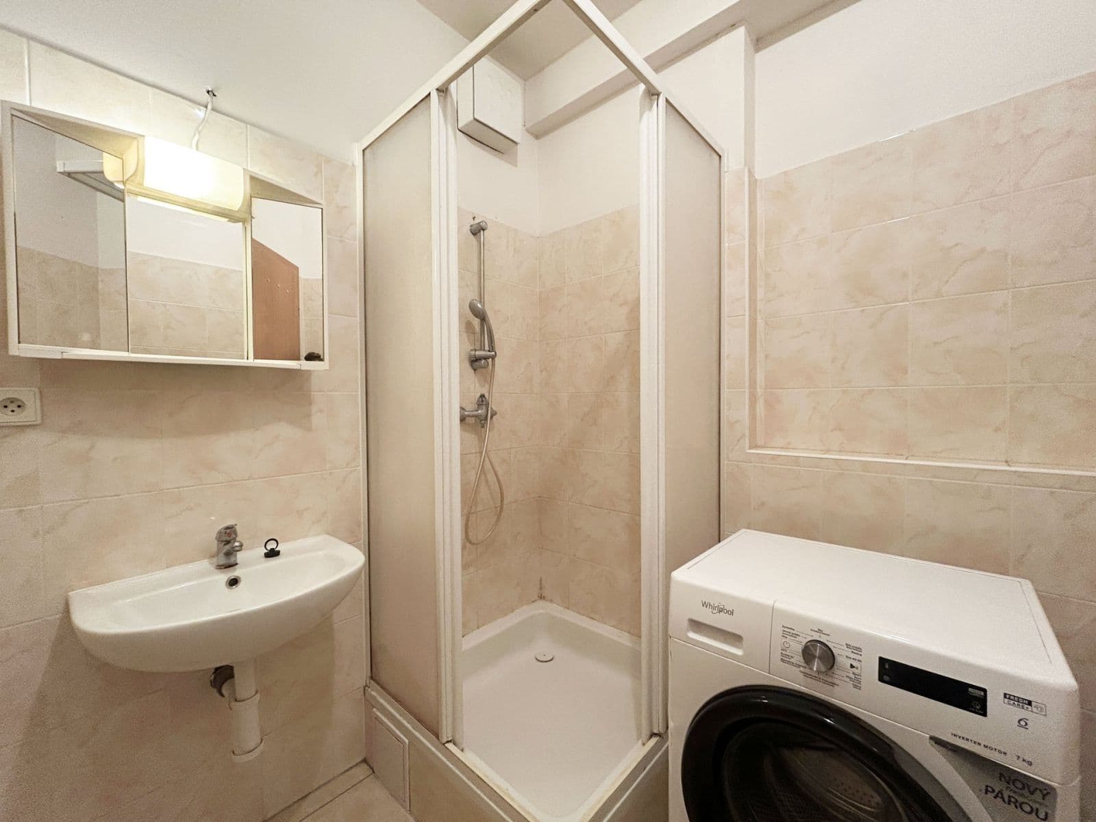 Pronájem bytu 1+kk 34 m², Mlýnská, Kolín, Středočeský kraj Pronájem bytu 1+kk 34 m², Mlýnská, Kolín, Středočeský kraj