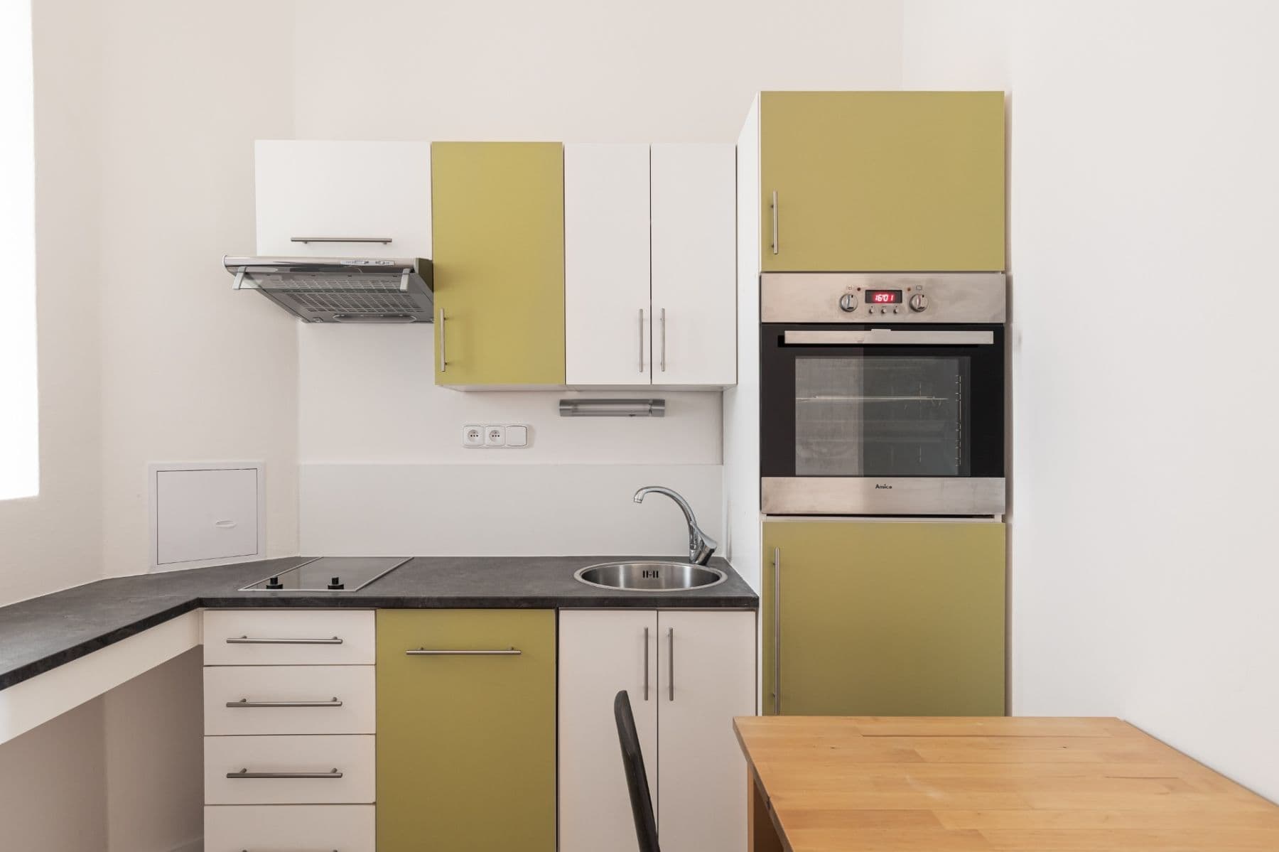 Pronájem bytu 1+1 45 m², Kamenická, Praha, Praha Pronájem bytu 1+1 45 m², Kamenická, Praha, Praha