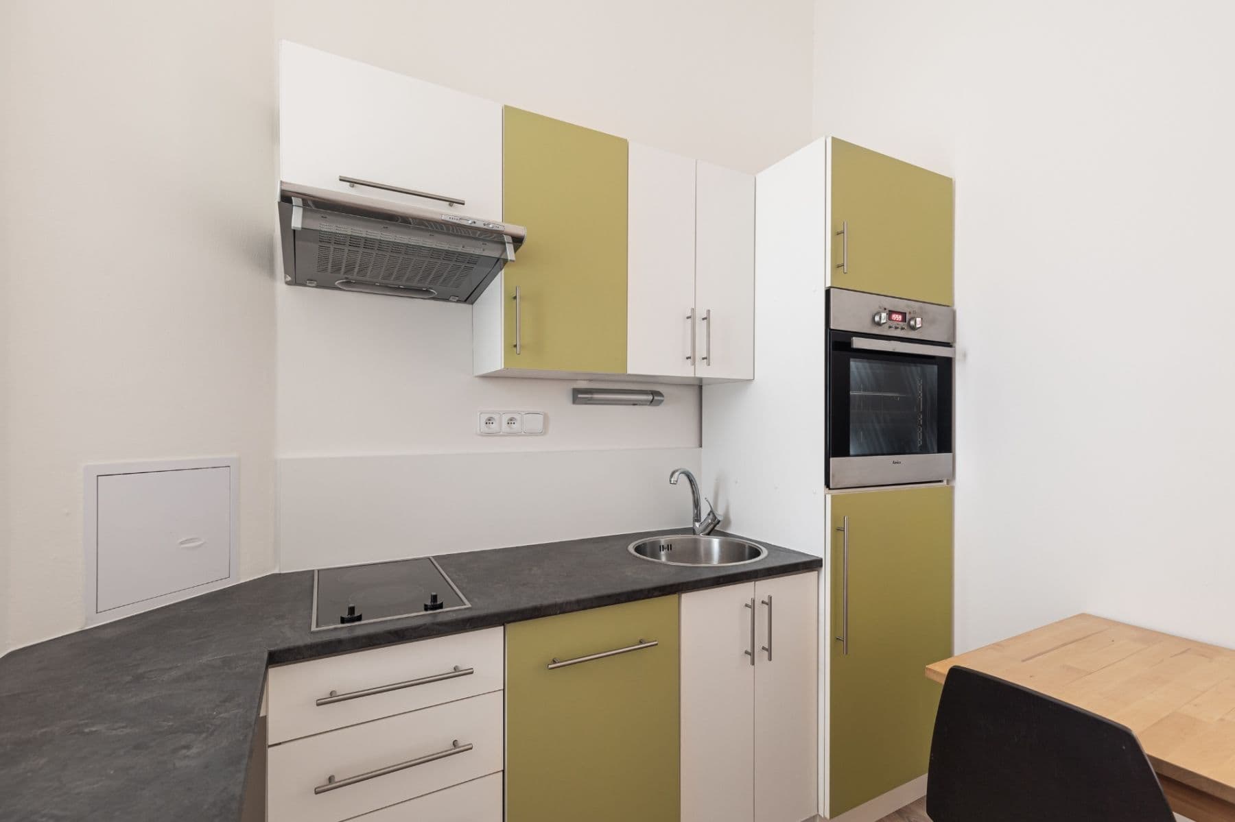 Pronájem bytu 1+1 45 m², Kamenická, Praha, Praha Pronájem bytu 1+1 45 m², Kamenická, Praha, Praha
