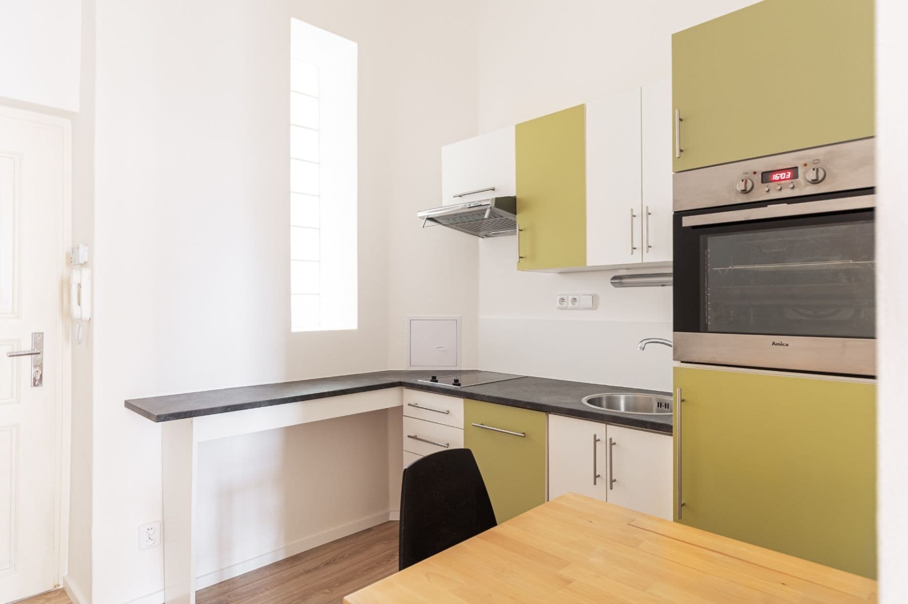 Pronájem bytu 1+1 45 m², Kamenická, Praha, Praha Pronájem bytu 1+1 45 m², Kamenická, Praha, Praha