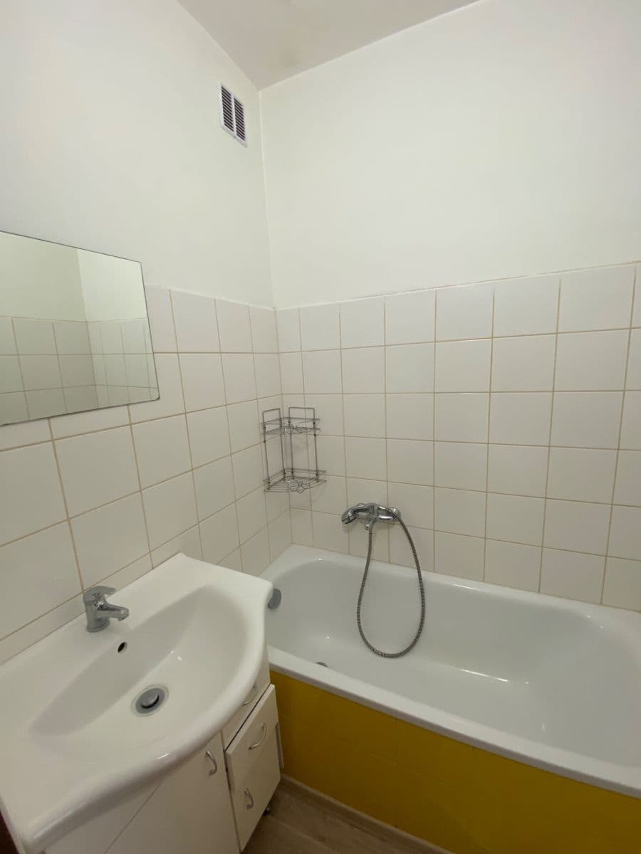 Prodej bytu 1+1 34 m², Jiráskova, Krnov, Moravskoslezský kraj Prodej bytu 1+1 34 m², Jiráskova, Krnov, Moravskoslezský kraj