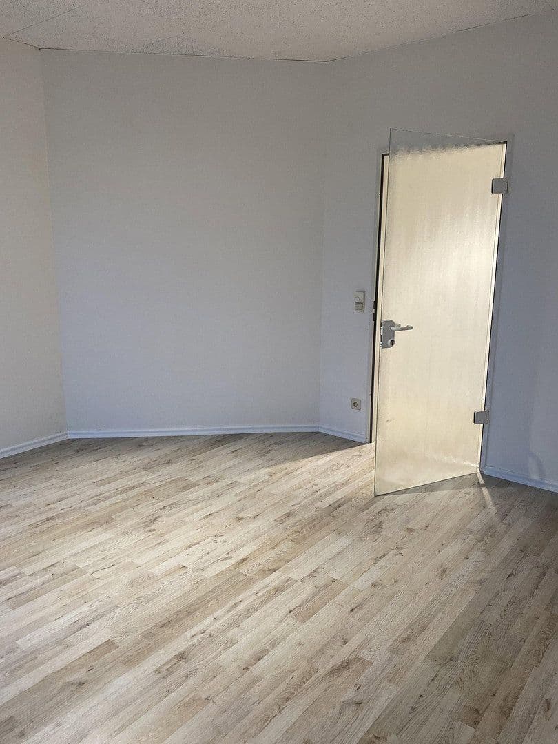 Pronájem bytu 3+1 89 m², Ernst Thälmann Str. 39, Heidenau, Sasko Pronájem bytu 3+1 89 m², Ernst Thälmann Str. 39, Heidenau, Sasko