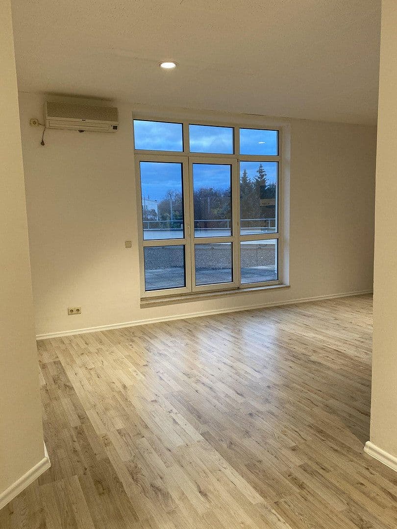 Pronájem bytu 3+1 89 m², Ernst Thälmann Str. 39, Heidenau, Sasko Pronájem bytu 3+1 89 m², Ernst Thälmann Str. 39, Heidenau, Sasko