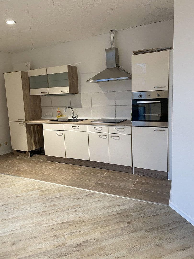 Pronájem bytu 3+1 89 m², Ernst Thälmann Str. 39, Heidenau, Sasko Pronájem bytu 3+1 89 m², Ernst Thälmann Str. 39, Heidenau, Sasko