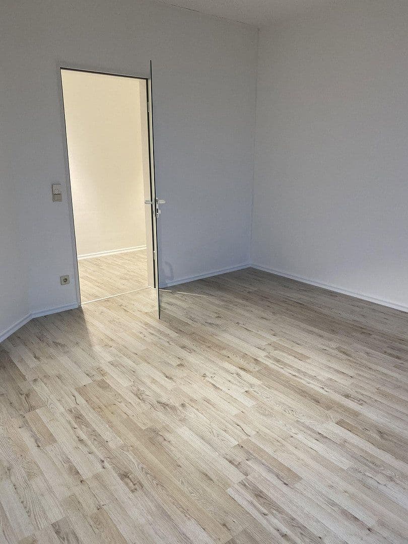 Pronájem bytu 3+1 89 m², Ernst Thälmann Str. 39, Heidenau, Sasko Pronájem bytu 3+1 89 m², Ernst Thälmann Str. 39, Heidenau, Sasko