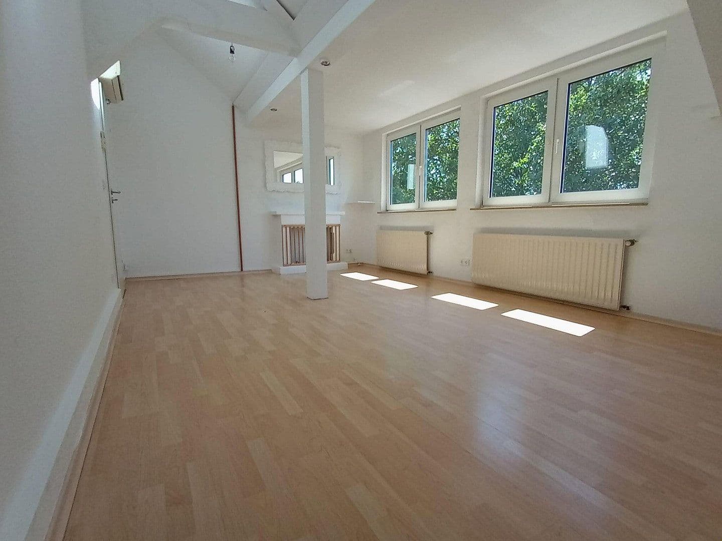 Pronájem bytu 3+1 70 m², Helmholtzplatz 5, Essen, Severní Porýní-Vestfálsko Pronájem bytu 3+1 70 m², Helmholtzplatz 5, Essen, Severní Porýní-Vestfálsko