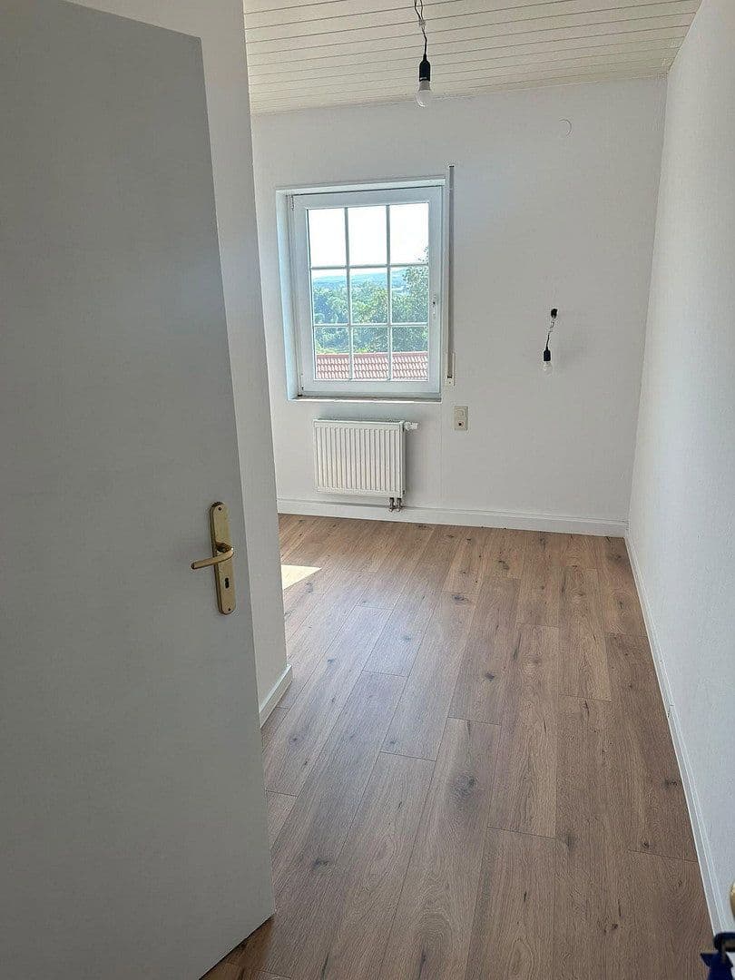 Pronájem bytu 2+1 73 m², Naheweinstrasse 66, Laubenheim, Porýní-Falc Pronájem bytu 2+1 73 m², Naheweinstrasse 66, Laubenheim, Porýní-Falc