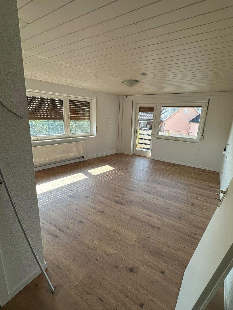 Pronájem bytu 2+1 73 m², Naheweinstrasse 66, Laubenheim, Porýní-Falc Pronájem bytu 2+1 73 m², Naheweinstrasse 66, Laubenheim, Porýní-Falc