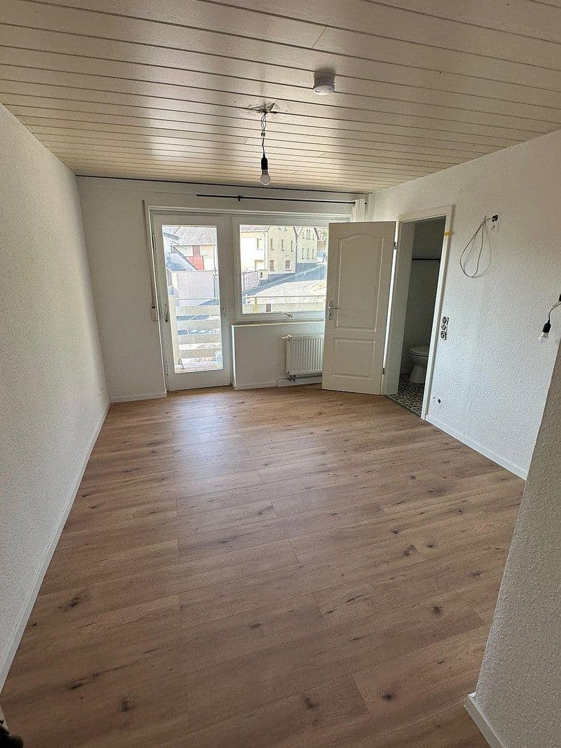 Pronájem bytu 2+1 73 m², Naheweinstrasse 66, Laubenheim, Porýní-Falc Pronájem bytu 2+1 73 m², Naheweinstrasse 66, Laubenheim, Porýní-Falc