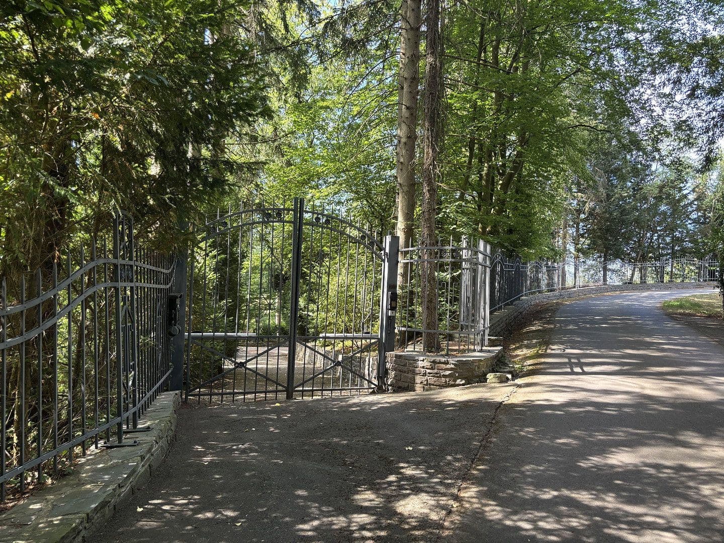 Prodej domu 110 m², pozemek 14.000 m², Schuld, Porýní-Falc Prodej domu 110 m², pozemek 14.000 m², Schuld, Porýní-Falc