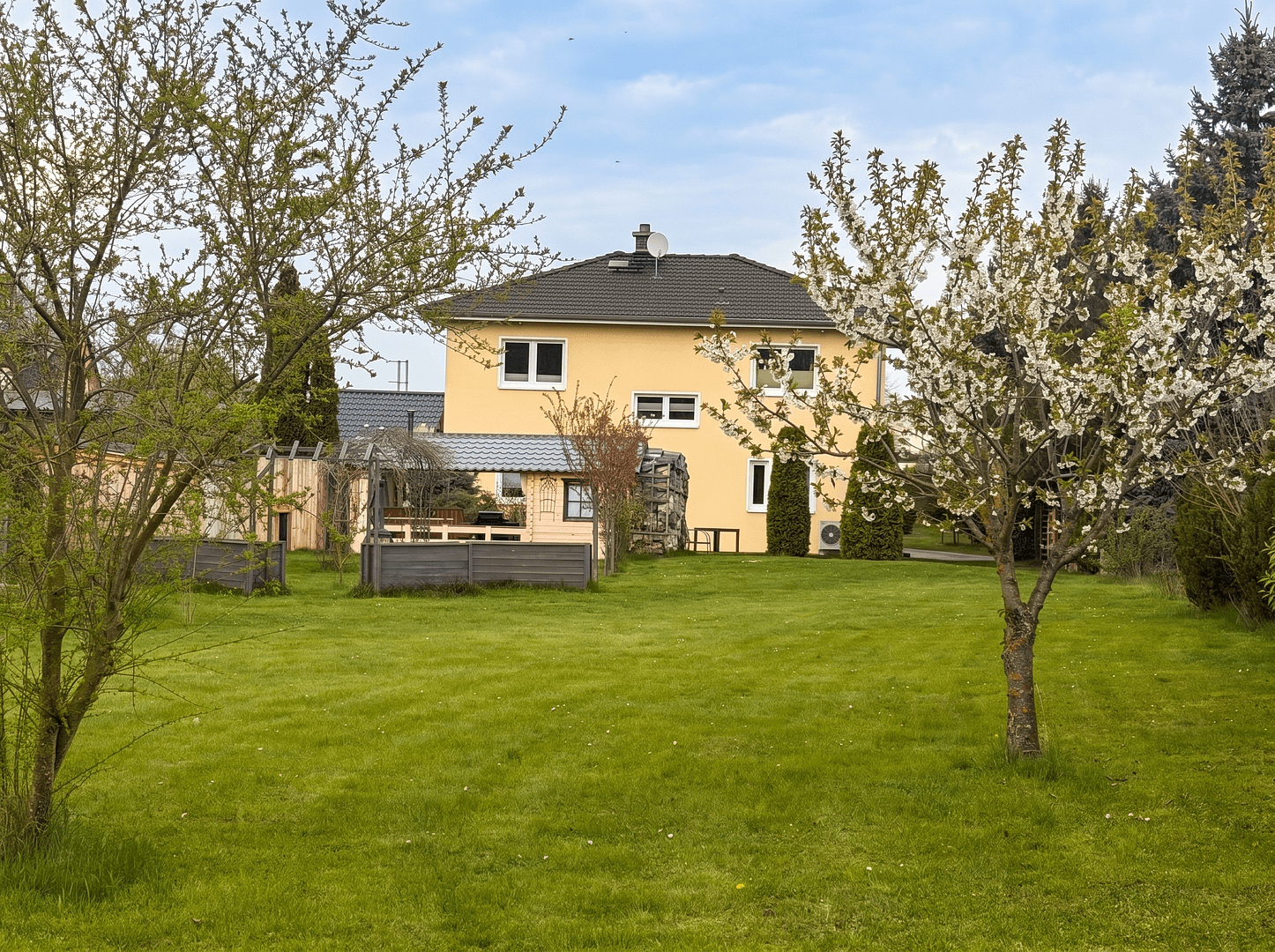 Prodej domu 146 m², pozemek 3.283 m², Zwenkau, Sasko Prodej domu 146 m², pozemek 3.283 m², Zwenkau, Sasko