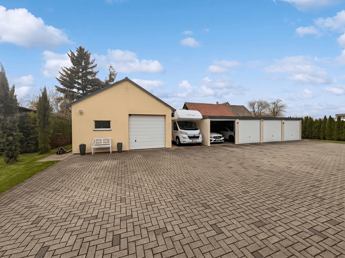Prodej domu 146 m², pozemek 3.283 m², Zwenkau, Sasko Prodej domu 146 m², pozemek 3.283 m², Zwenkau, Sasko