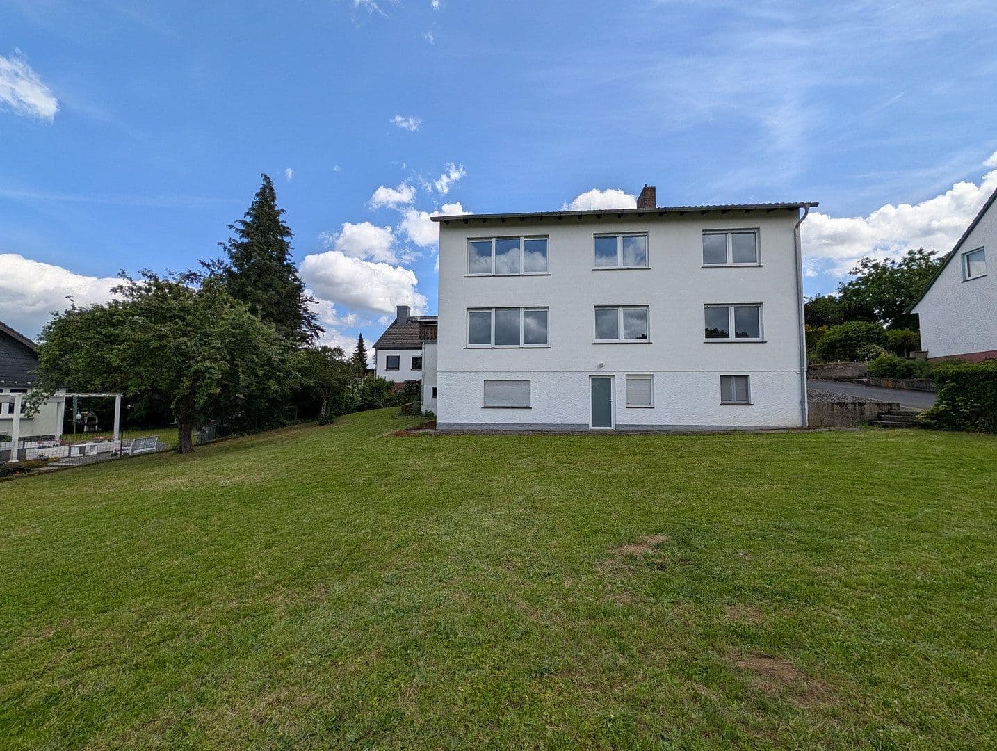 Prodej domu 200 m², pozemek 752 m², Jesberg, Hessen Prodej domu 200 m², pozemek 752 m², Jesberg, Hessen