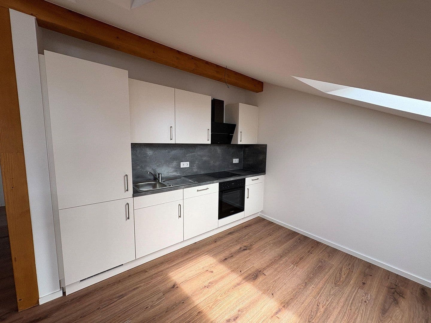 Prodej bytu 4+1 112 m², Ringstraße 17, Sassnitz, Mecklenburg-Vorpommern Prodej bytu 4+1 112 m², Ringstraße 17, Sassnitz, Mecklenburg-Vorpommern