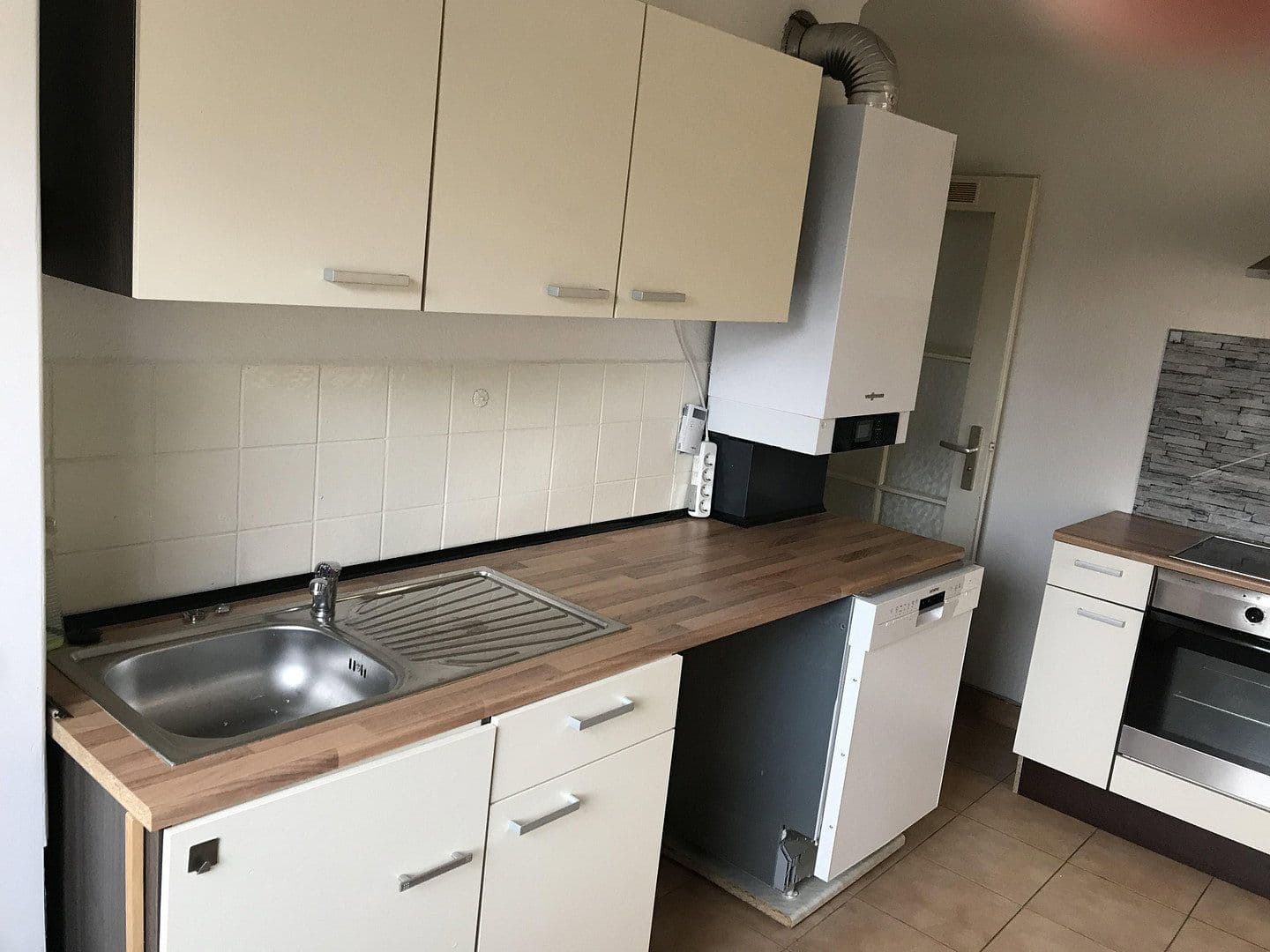 Pronájem bytu 2+1 61 m², Heilbronn, Bádensko-Württembersko Pronájem bytu 2+1 61 m², Heilbronn, Bádensko-Württembersko