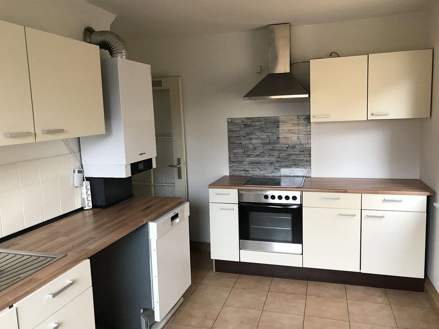 Pronájem bytu 2+1 61 m², Heilbronn, Bádensko-Württembersko Pronájem bytu 2+1 61 m², Heilbronn, Bádensko-Württembersko