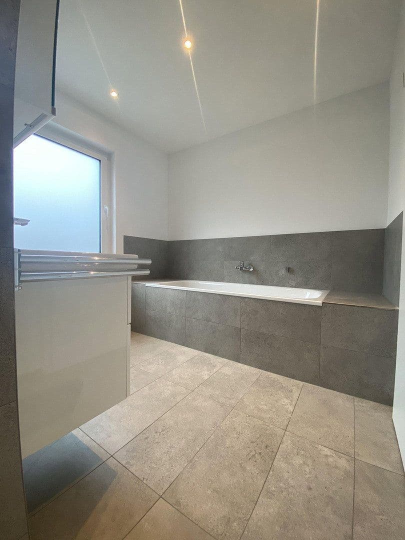 Pronájem domu 148 m², pozemek 340 m², An der Eisenkaul 21 a, Euskirchen, Severní Porýní-Vestfálsko Pronájem domu 148 m², pozemek 340 m², An der Eisenkaul 21 a, Euskirchen, Severní Porýní-Vestfálsko