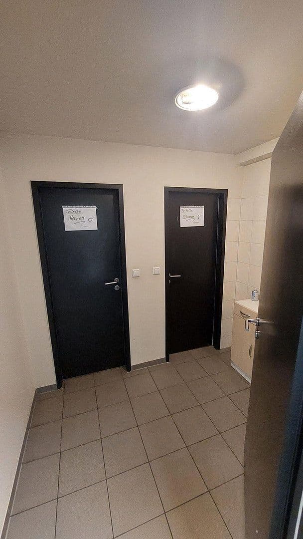 Pronájem nebytového prostoru 460 m², Konrad-Adenauer-Str. 49, Reutlingen, Bádensko-Württembersko Pronájem nebytového prostoru 460 m², Konrad-Adenauer-Str. 49, Reutlingen, Bádensko-Württembersko