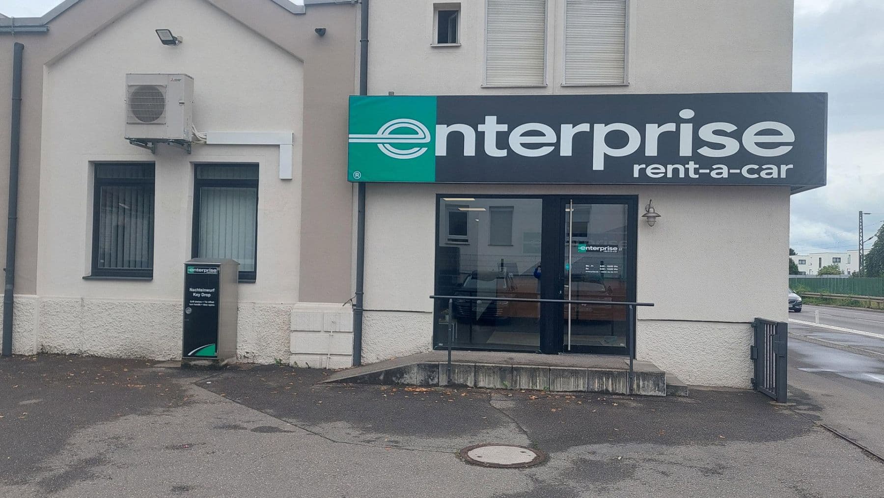 Pronájem nebytového prostoru 460 m², Konrad-Adenauer-Str. 49, Reutlingen, Bádensko-Württembersko Pronájem nebytového prostoru 460 m², Konrad-Adenauer-Str. 49, Reutlingen, Bádensko-Württembersko